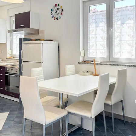 Ferienhaus 4 Bedroom Beautiful In