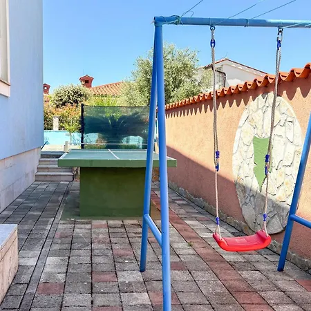 4 Bedroom Beautiful In Vodnjan