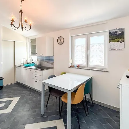 4 Bedroom Beautiful In Holiday home *