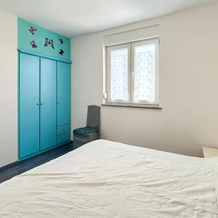 4 Bedroom Beautiful In Ferienhaus Vodnjan